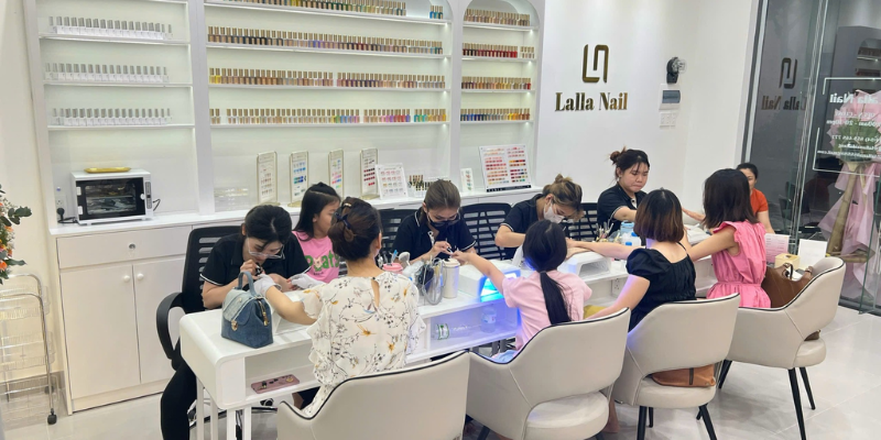 A Collection of Luxurious and Elegant Pedicure Nail Designs