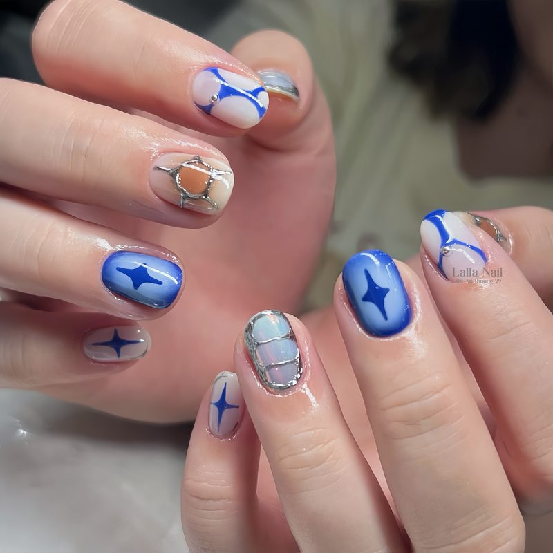 Lalla Nail Da Nang | Chic Blue Accent Nail Art 2 8D3DB1E7 7DFF 43DF BE75 A14901DF3D8D